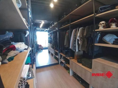 photo4981341836731853252