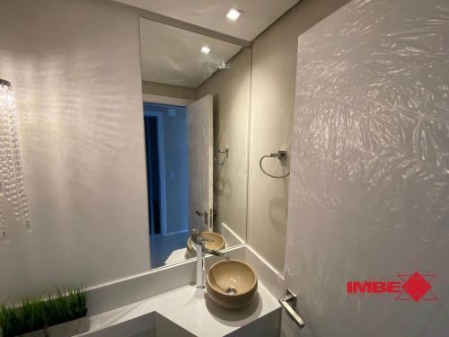 photo4981341836731853266